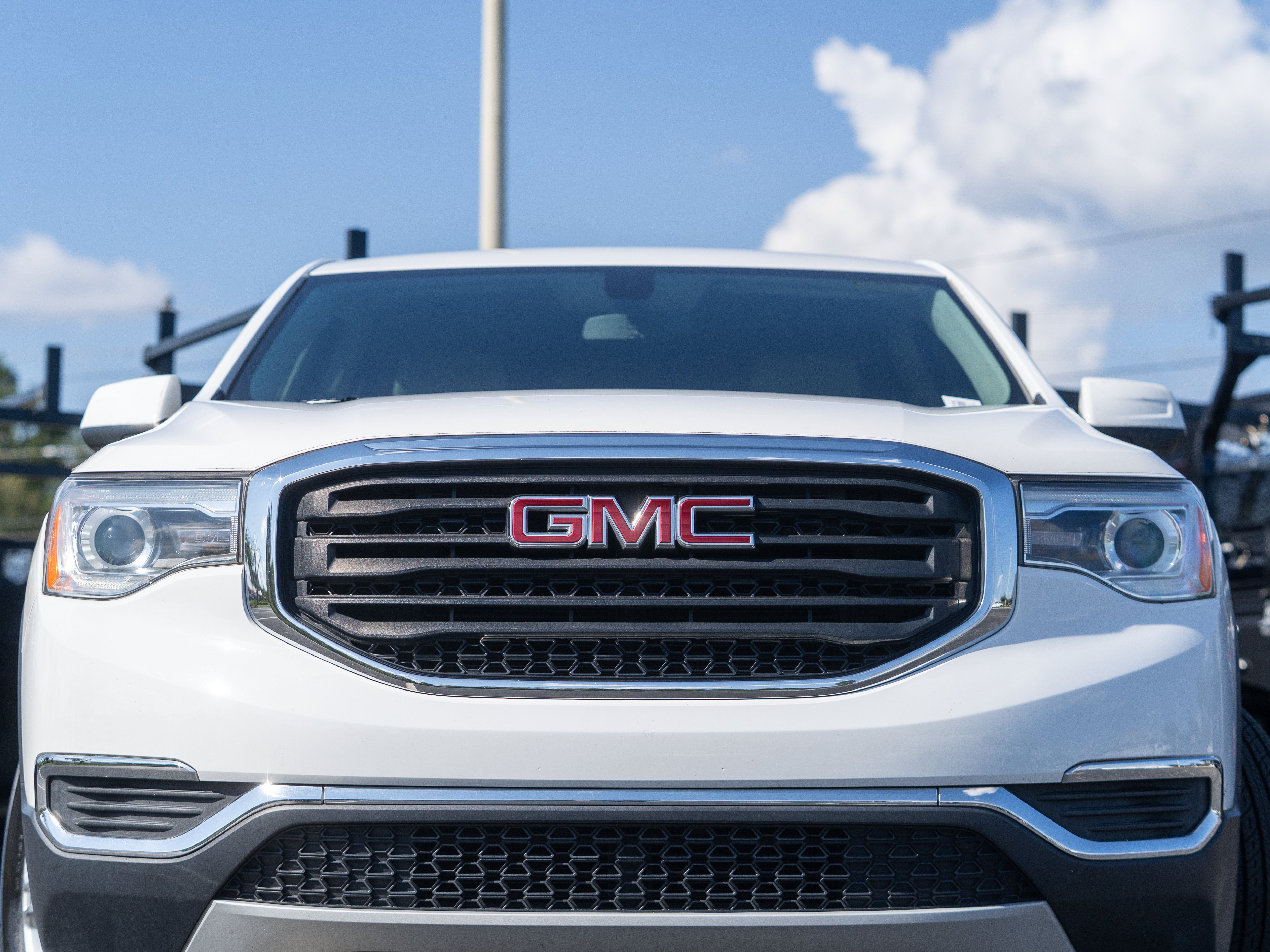 Used 2019 GMC Acadia SLE FWD image 35