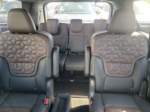 New 2026 Nissan Armada Platinum image 5