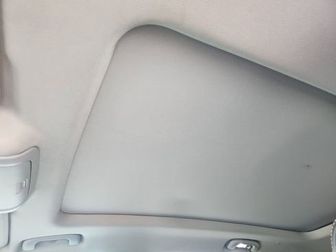 Used 2021 Chevrolet Equinox Premier FWD image 19