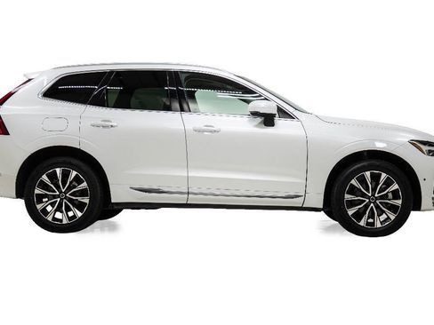 Used 2023 Volvo XC60 B5 Plus AWD/4WD image 5