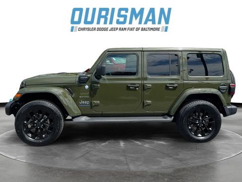 Used 2024 Jeep Wrangler Unlimited Sahara w/ Technology Group AWD/4WD image 3