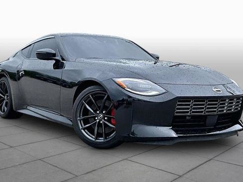 Certified 2025 Nissan Z Performance w/ Floor Mat Package RWD image 3