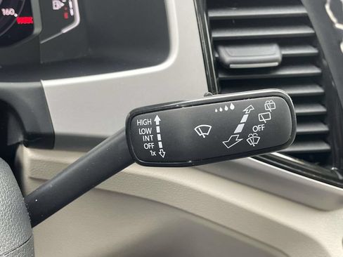 Certified 2022 Volkswagen Atlas SE FWD image 28
