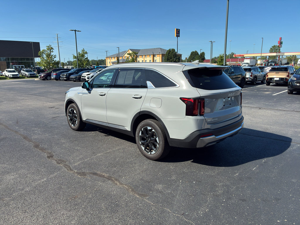 Used 2025 Kia Sorento S w/ Panoramic Sunroof Package AWD/4WD image 4