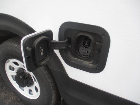 Used 2024 Chevrolet Brightdrop 600 w/ Commercial Equipment Package AWD/4WD image 15