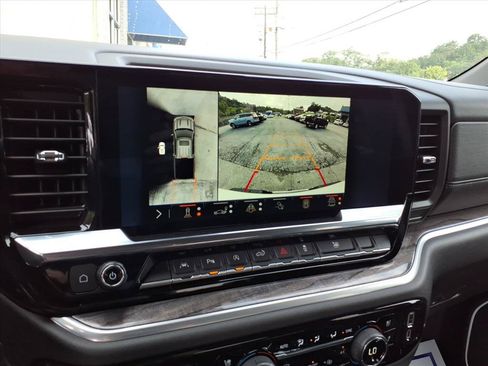 Used 2025 Chevrolet Silverado 1500 LTZ AWD/4WD image 23