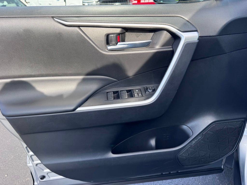 Used 2024 Toyota RAV4 XLE FWD image 20
