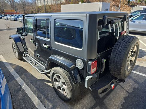 Used 2018 Jeep Wrangler Unlimited Sahara w/ Connectivity Group image 3