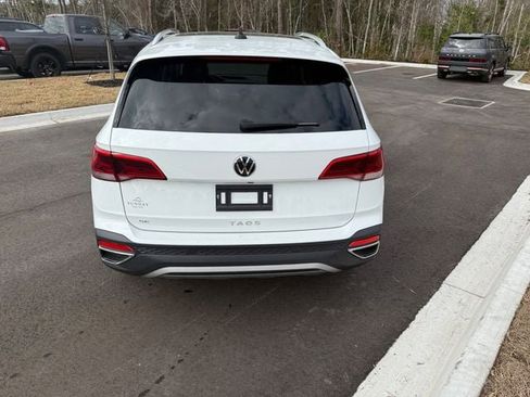 Used 2024 Volkswagen Taos SE image 8