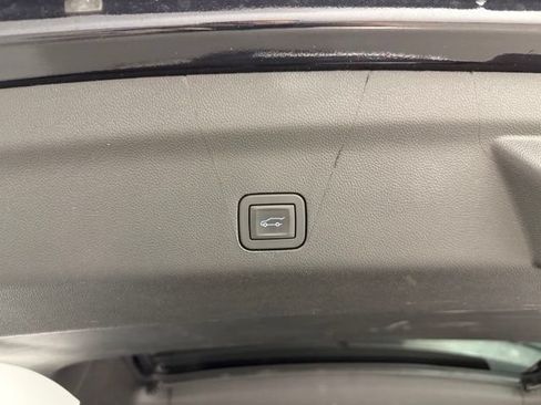Certified 2026 Chevrolet Suburban Premier AWD/4WD image 9