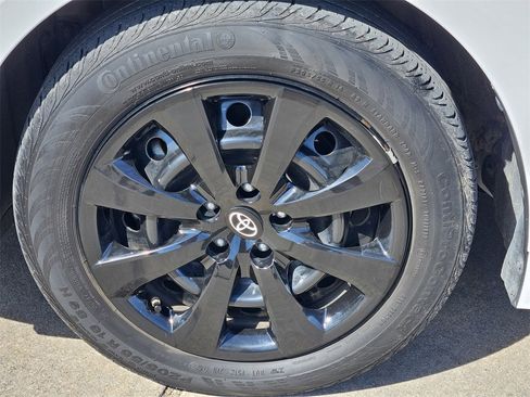 Used 2021 Toyota Corolla LE image 11