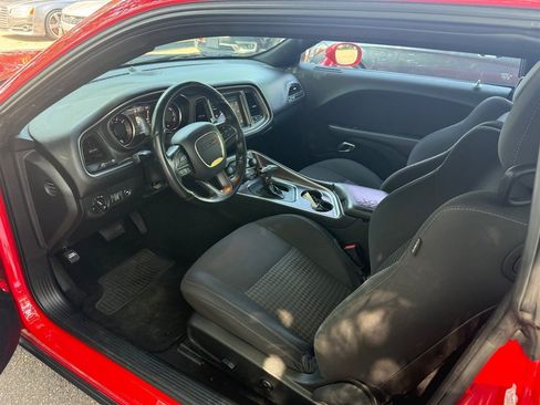 Used 2019 Dodge Challenger R/T RWD image 9
