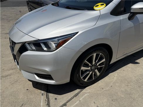 Used 2021 Nissan Versa SV FWD image 11