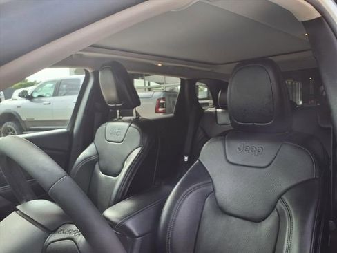 Used 2022 Jeep Cherokee Limited image 15