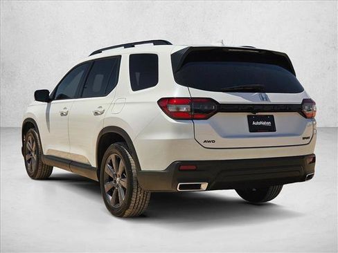 Used 2025 Honda Pilot Sport image 8