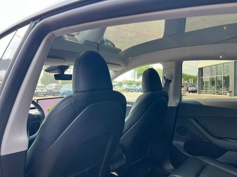 Used 2025 Tesla Model Y Long Range AWD/4WD image 11