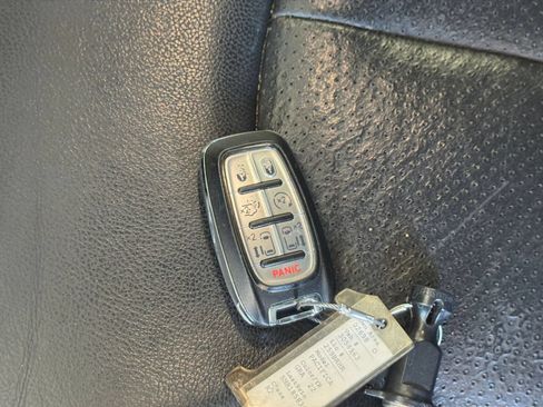 Used 2022 Chrysler Pacifica Touring-L FWD image 17