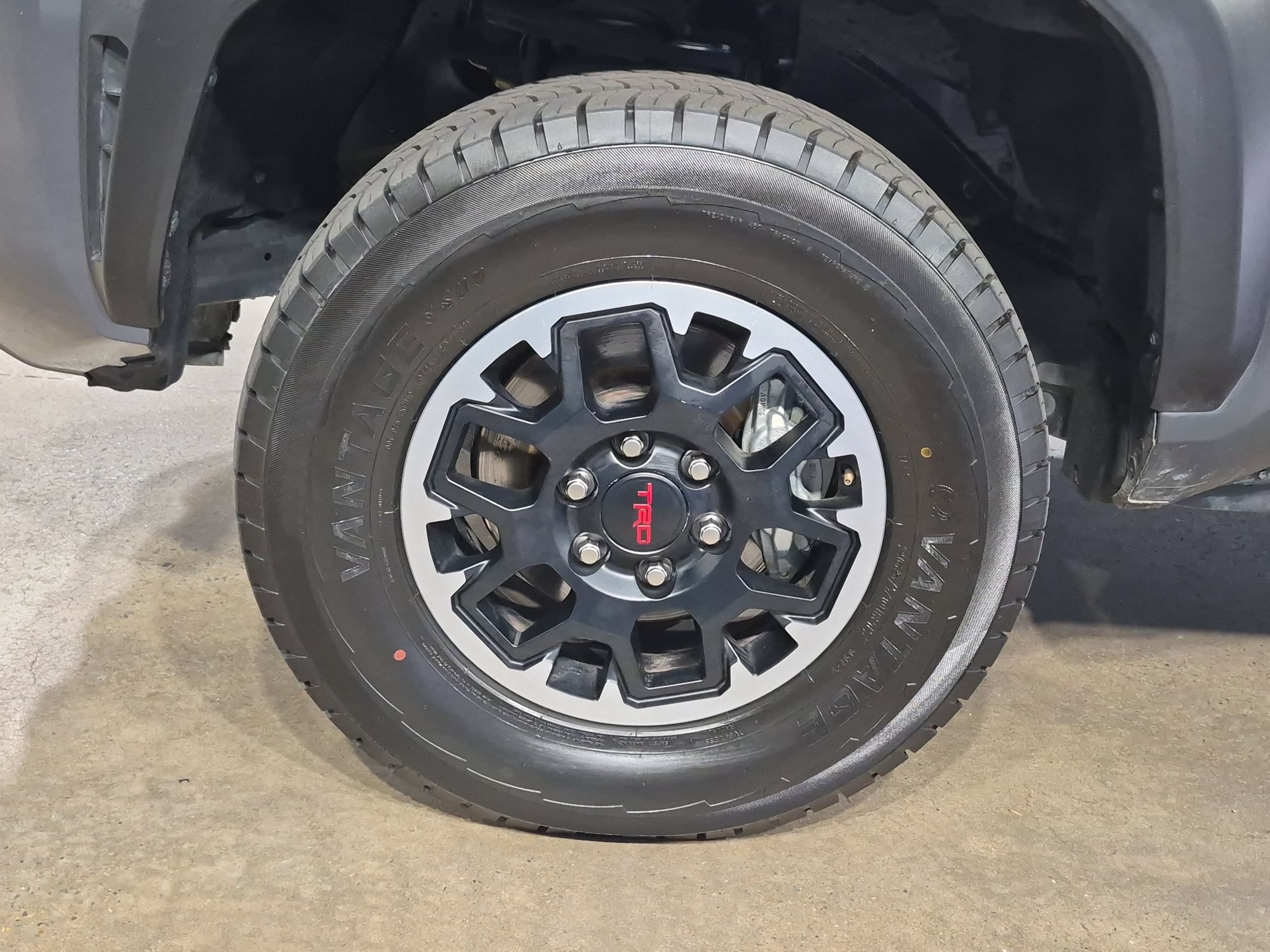 Used 2025 Toyota Tacoma TRD Off-Road AWD/4WD image 17