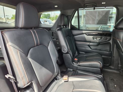 Certified 2025 Honda Pilot TrailSport image 15