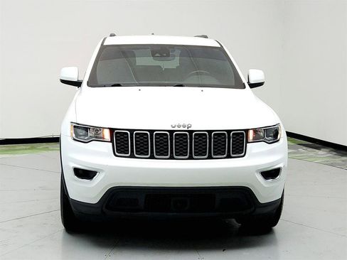 Used 2021 Jeep Grand Cherokee Laredo image 2