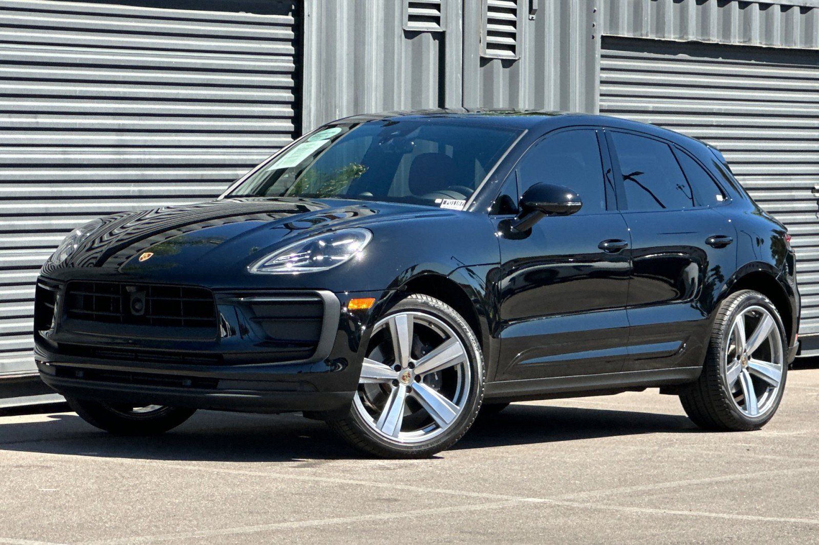 Certified 2024 Porsche Macan AWD/4WD image 1