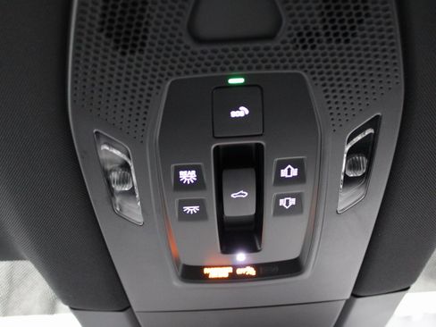 Certified 2024 Porsche Macan 4 Electric image 34