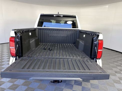 Used 2025 Toyota Tacoma SR5 AWD/4WD image 8