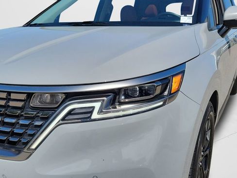 Used 2023 Kia Carnival SX Prestige image 9