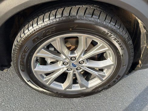 Used 2022 Ford Explorer XLT w/ Equipment Group 202A image 35