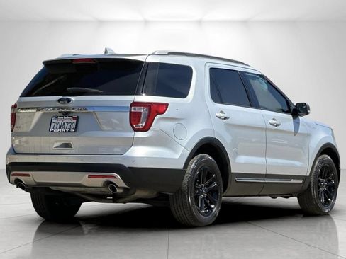 Used 2017 Ford Explorer XLT w/ Equipment Group 202A FWD image 3
