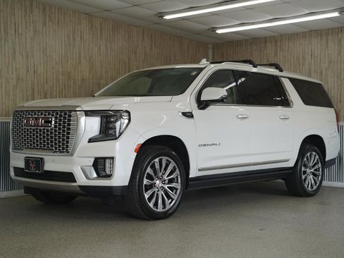 Used 2021 GMC Yukon XL Denali w/ Denali Premium Package AWD/4WD image 4