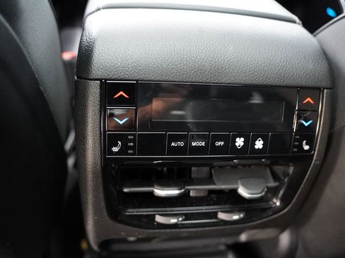 Used 2021 Jeep Grand Cherokee L Overland w/ Luxury Tech Group IV AWD/4WD image 4