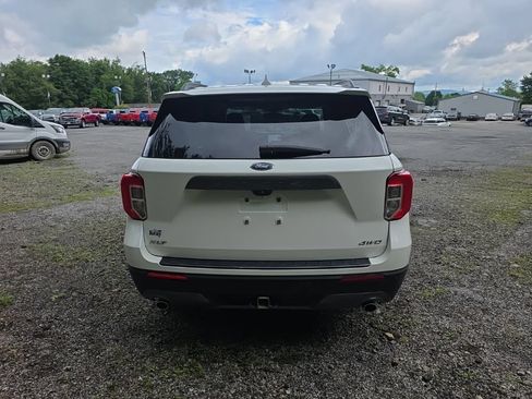 Used 2022 Ford Explorer XLT w/ XLT Sport Appearance Package AWD/4WD image 4