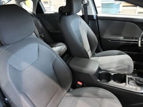 Used 2025 Kia K4 LXS image 8