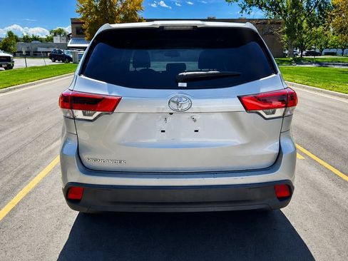 Used 2018 Toyota Highlander LE FWD image 4