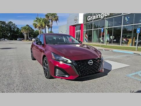 Used 2024 Nissan Altima 2.5 SR w/ SR Premium Package FWD image 18