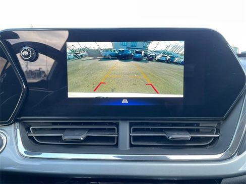 Used 2025 Chevrolet Trax LT w/ LT Convenience Package image 23