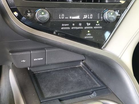 Used 2023 Toyota Camry SE FWD image 16