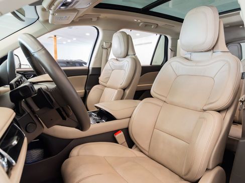 Used 2023 Lincoln Aviator Reserve w/ Equipment Group 201A image 17