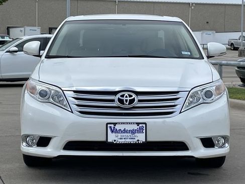 Used 2011 Toyota Avalon Limited image 6