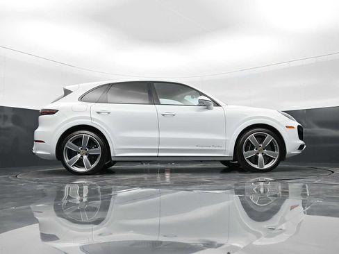 Used 2021 Porsche Cayenne Turbo image 25