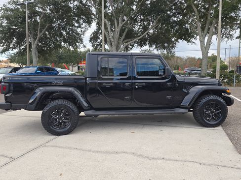 Used 2022 Jeep Gladiator Sport image 9