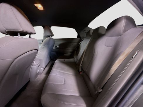 Used 2025 Hyundai Elantra SE FWD image 24