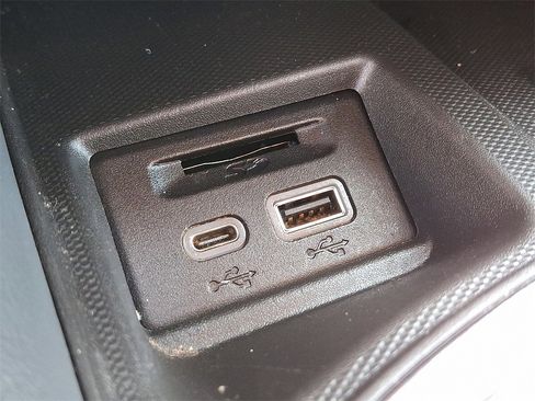 Certified 2022 Buick Enclave Essence w/ Experience Buick Package image 27