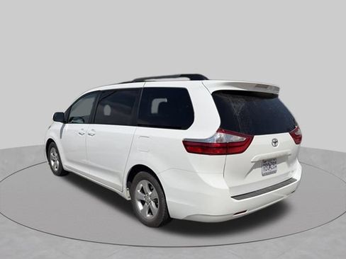 Used 2015 Toyota Sienna LE FWD image 3