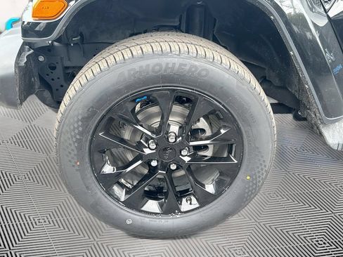 Certified 2022 Jeep Wrangler Unlimited Sahara w/ Cold Weather Group AWD/4WD image 35