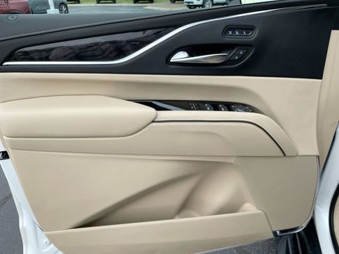 Used 2022 Cadillac Escalade Premium Luxury image 10