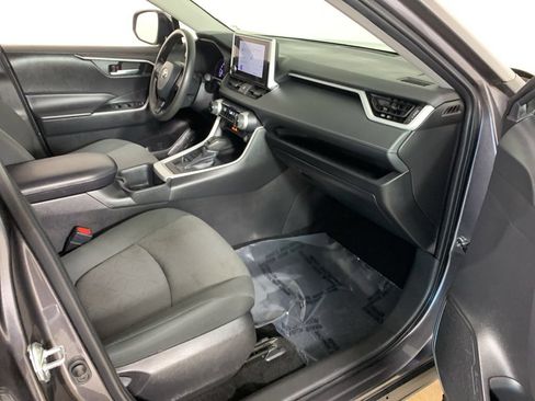 Used 2024 Toyota RAV4 XLE AWD/4WD image 37