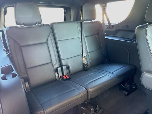 Used 2024 Chevrolet Suburban High Country AWD/4WD image 29