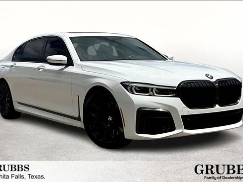 Used 2022 BMW 740i w/ M Sport Package image 1